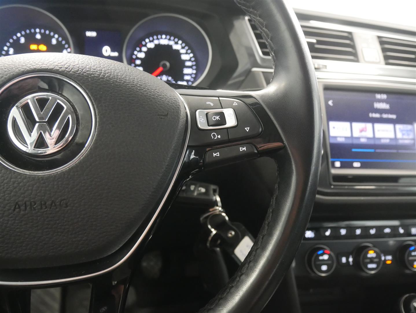 VOLKSWAGEN Tiguan 2016