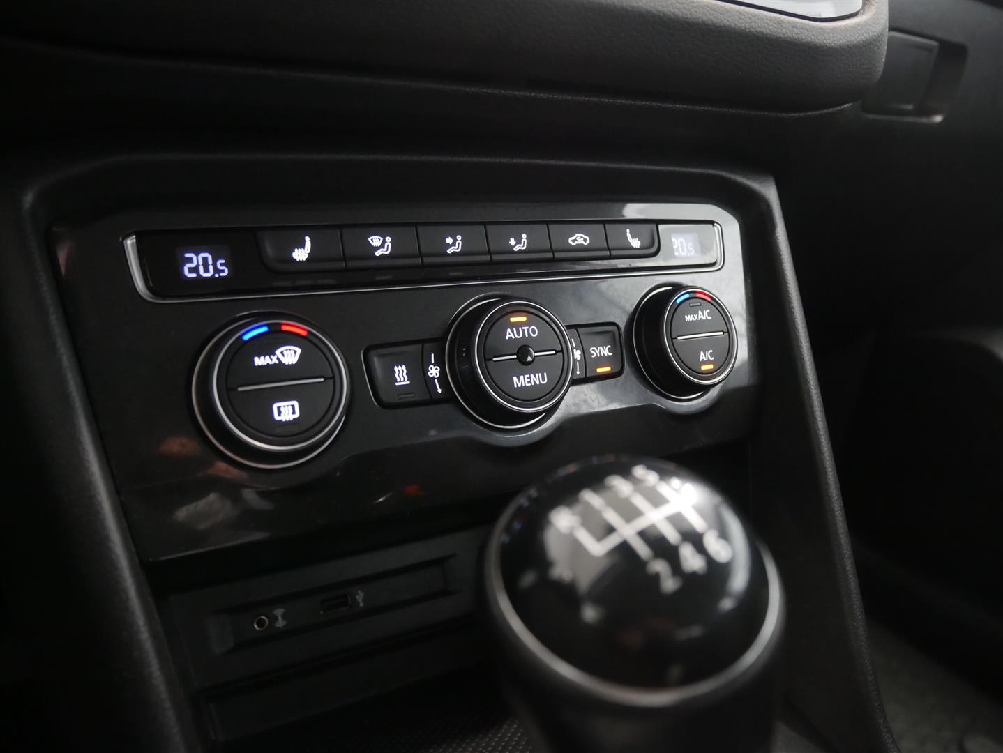 VOLKSWAGEN Tiguan 2016