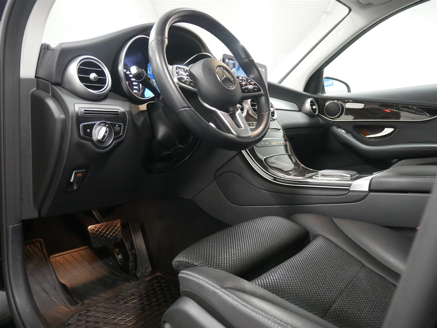 MERCEDES-BENZ GLC 2021