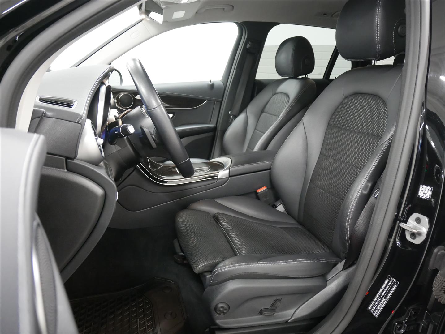 MERCEDES-BENZ GLC 2021