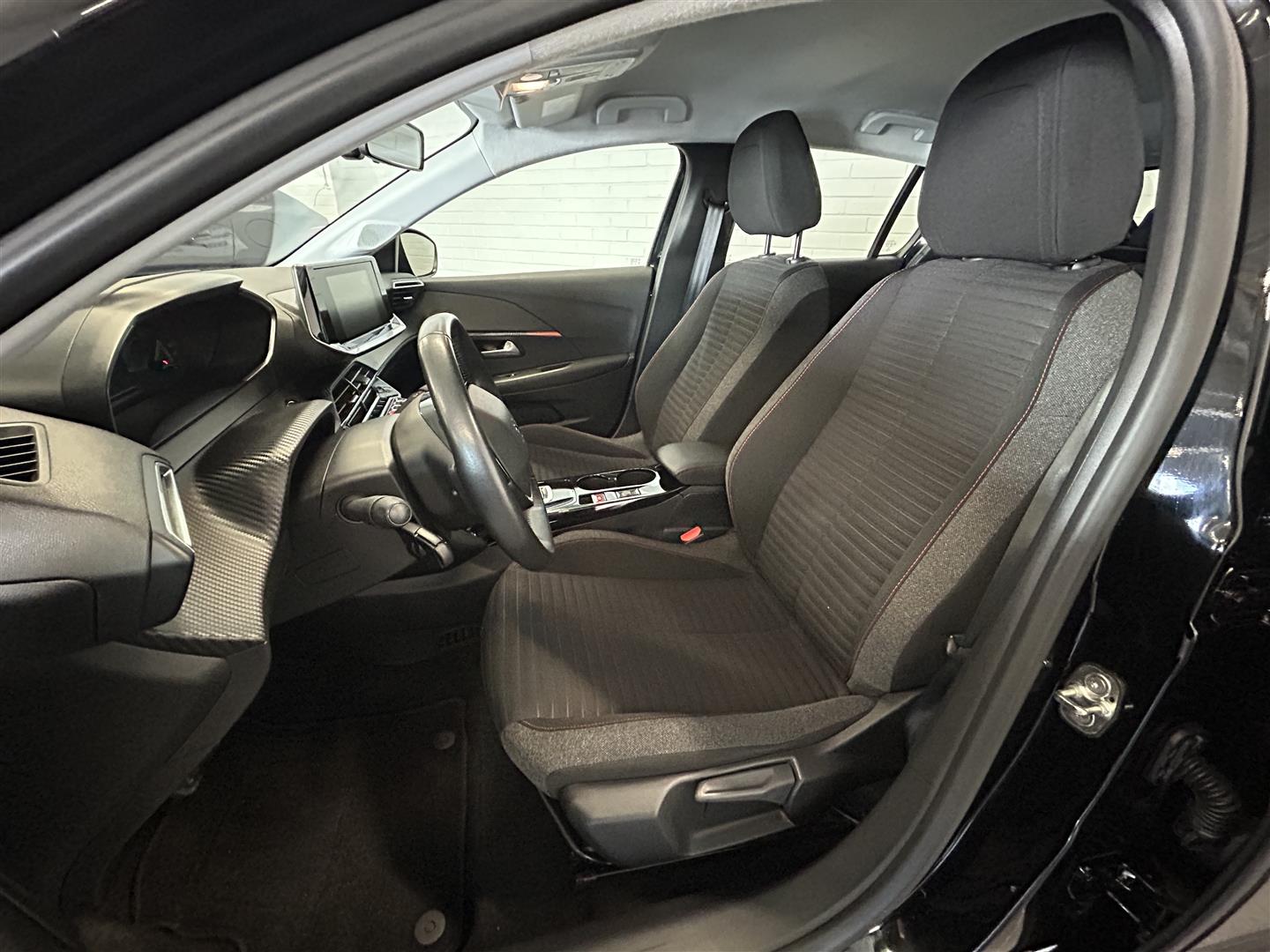 PEUGEOT e-208 2021