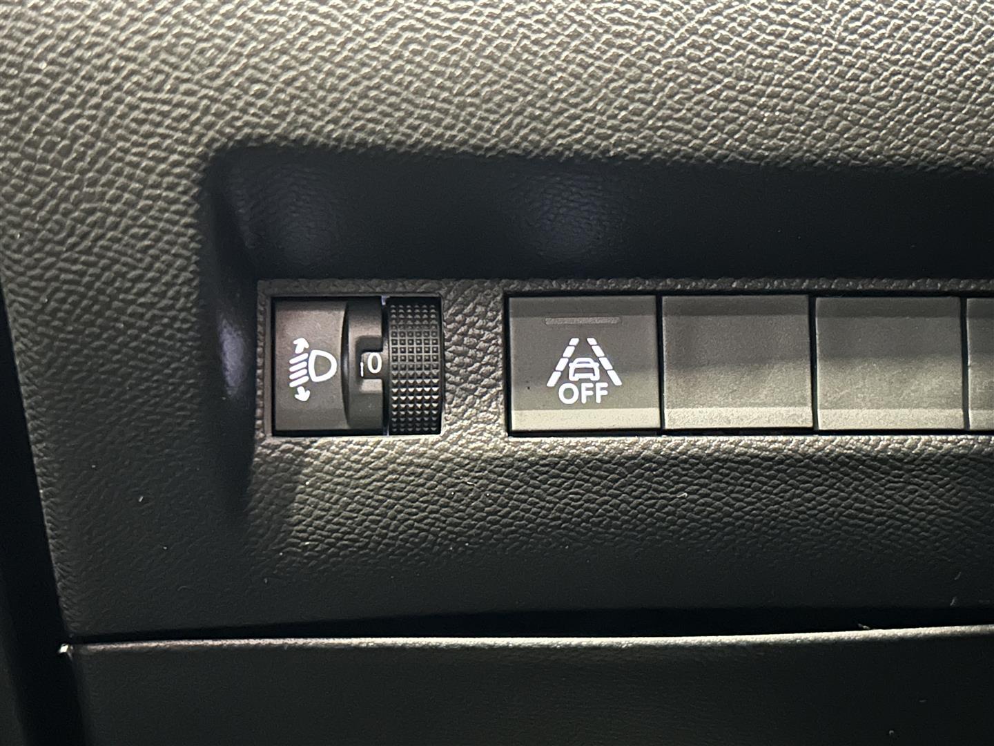 PEUGEOT e-208 2021