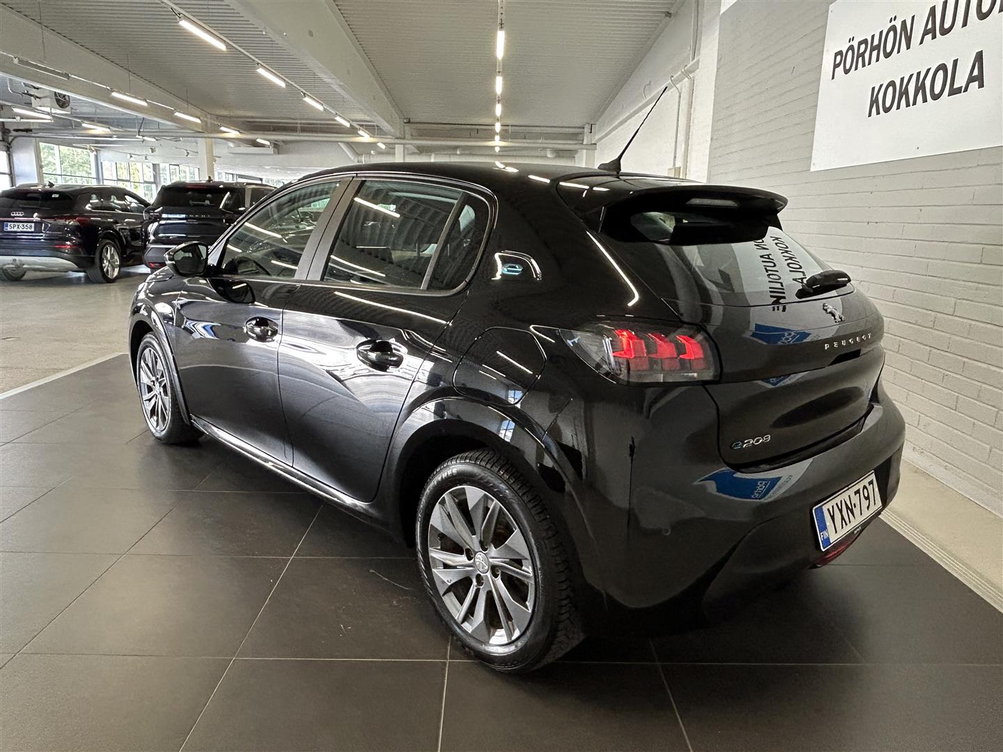 PEUGEOT e-208 2021