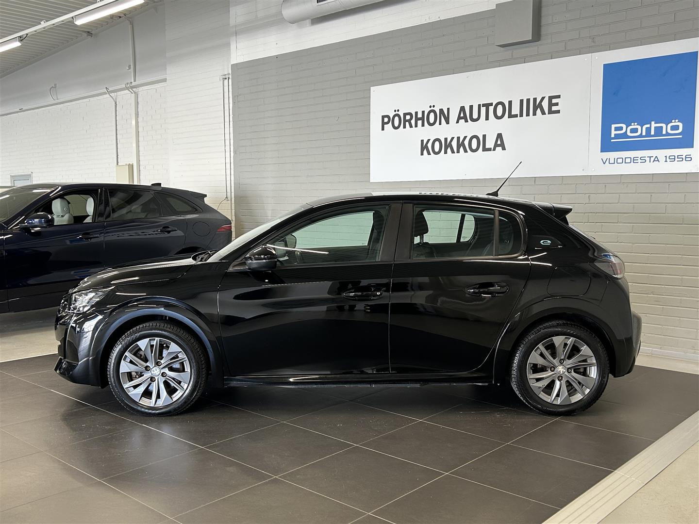 PEUGEOT e-208 2021