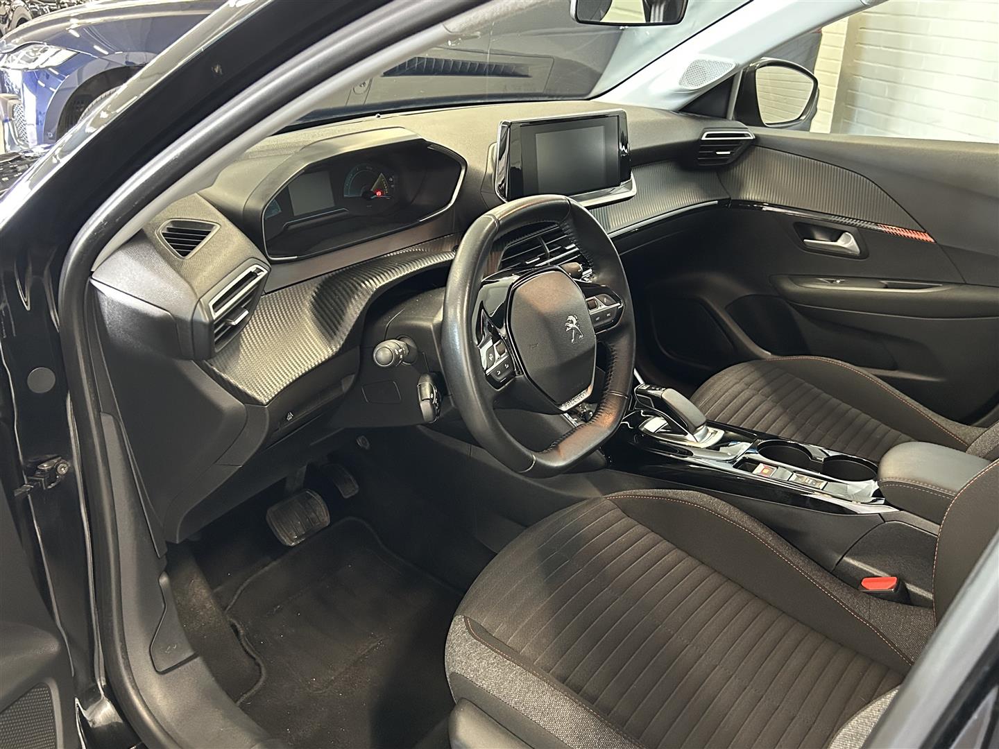PEUGEOT e-208 2021