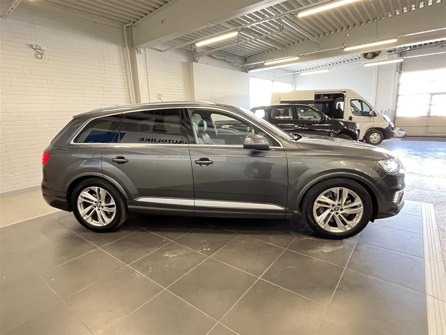 AUDI Q7 2018
