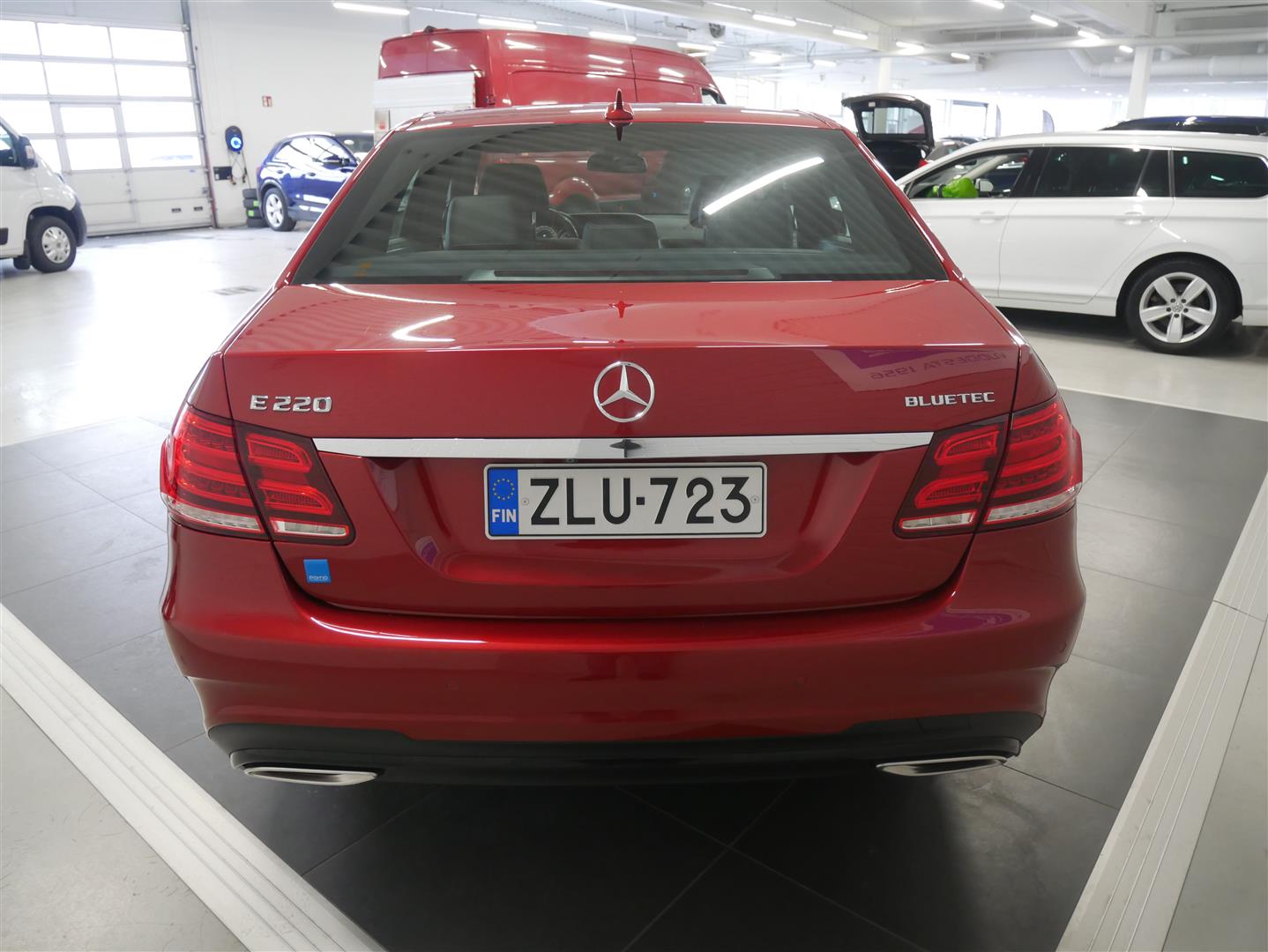 MERCEDES-BENZ E 2016