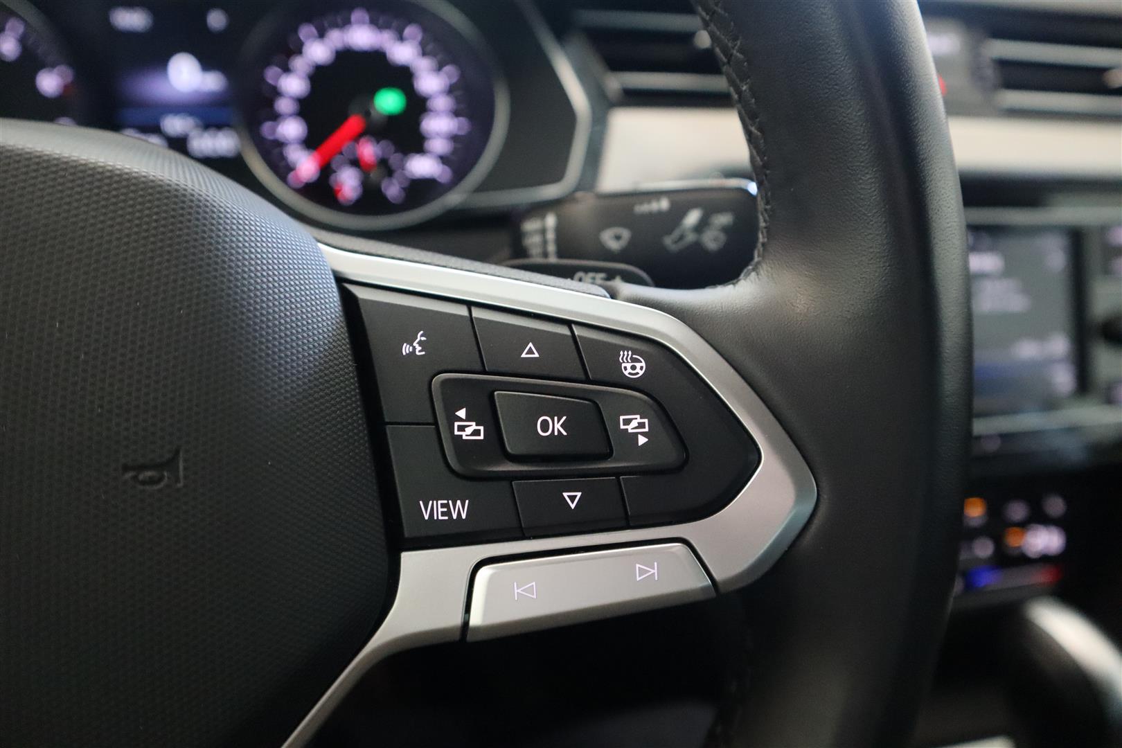 VOLKSWAGEN Passat 2022