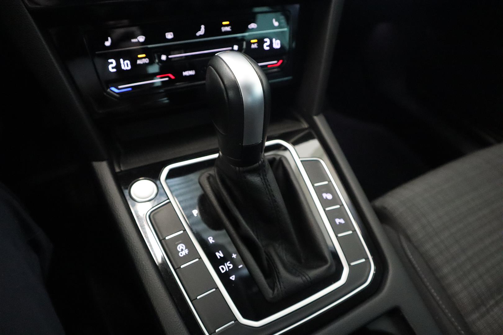 VOLKSWAGEN Passat 2022