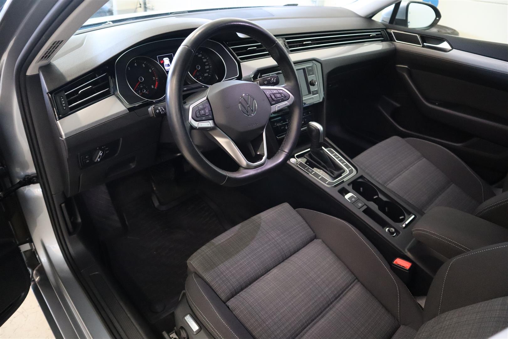 VOLKSWAGEN Passat 2022