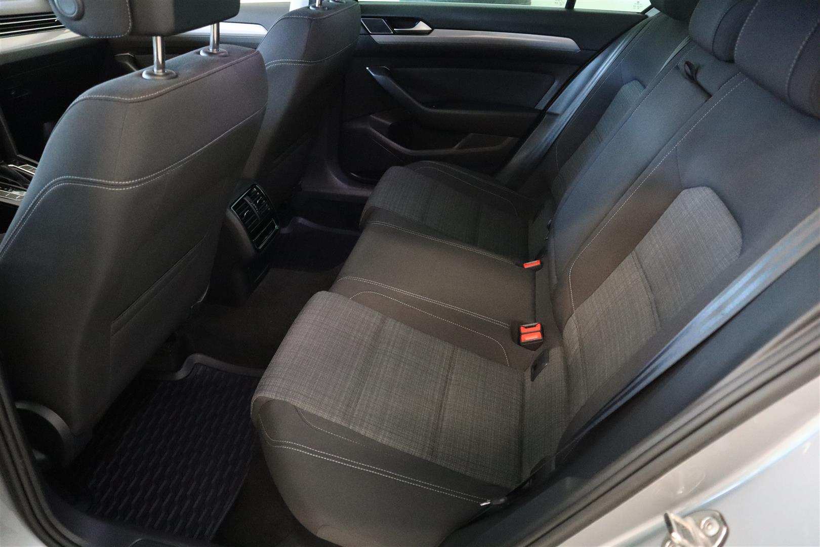 VOLKSWAGEN Passat 2022