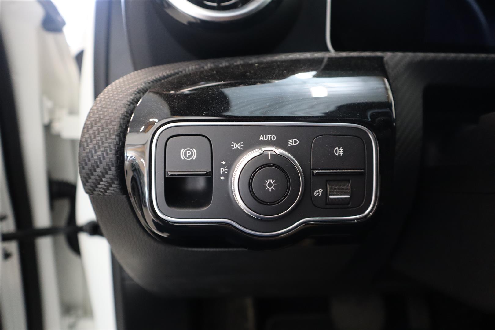 MERCEDES-BENZ A 2020