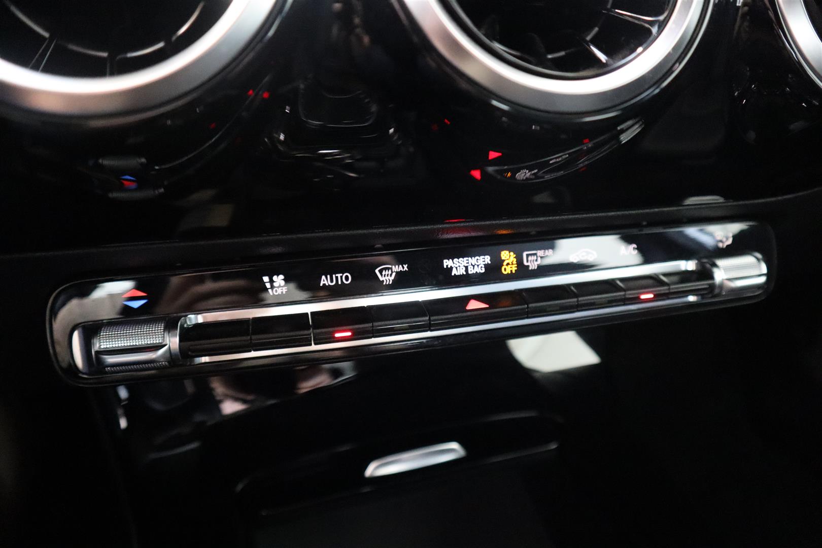 MERCEDES-BENZ A 2020