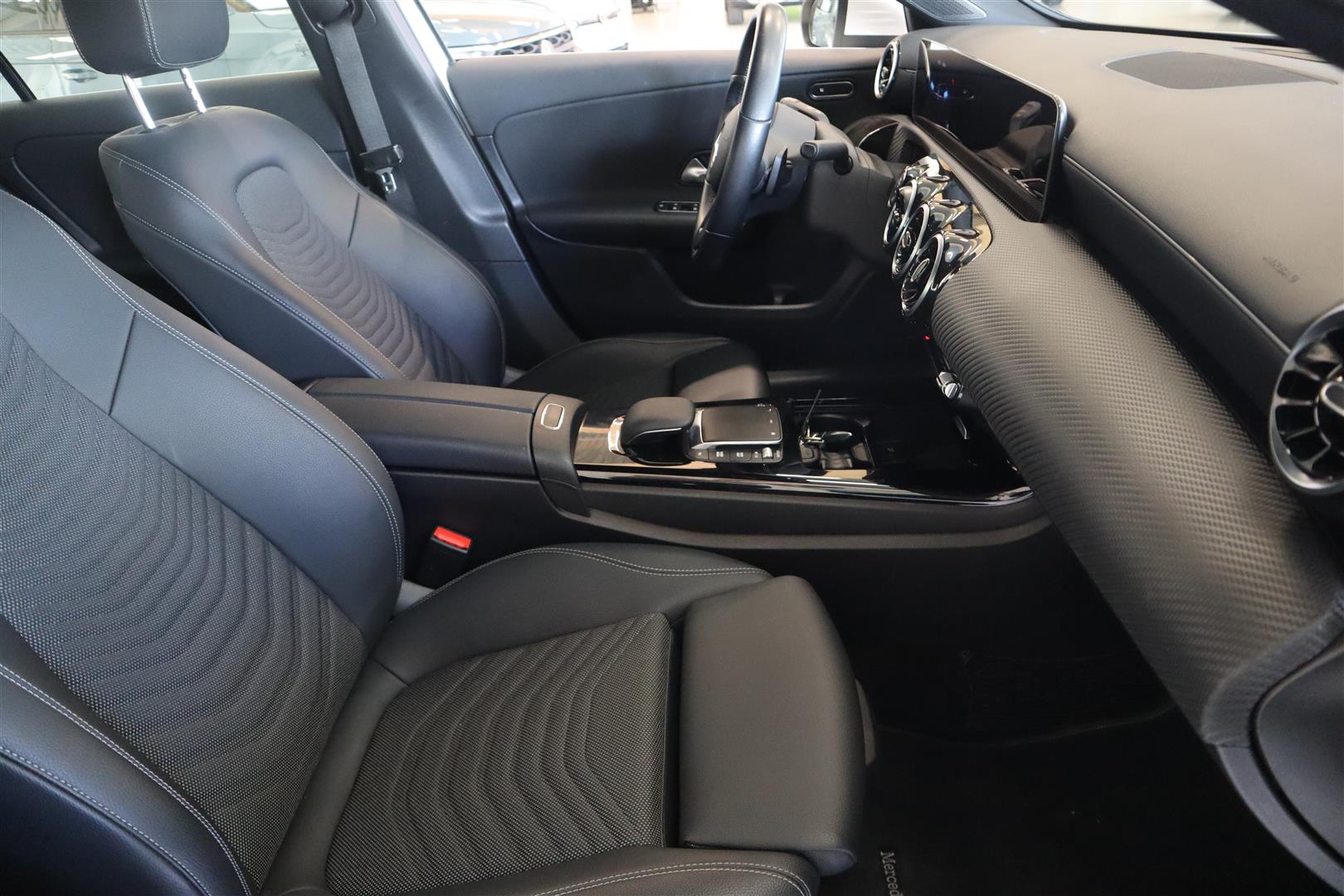 MERCEDES-BENZ A 2020