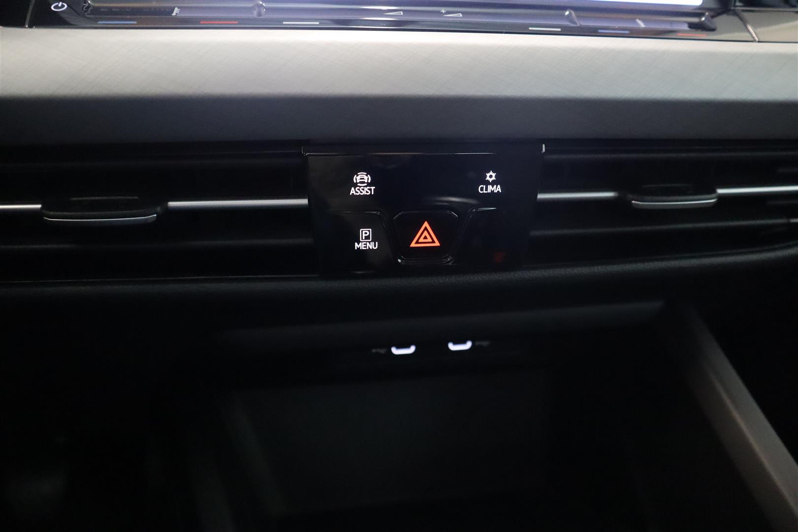 VOLKSWAGEN Golf 2023