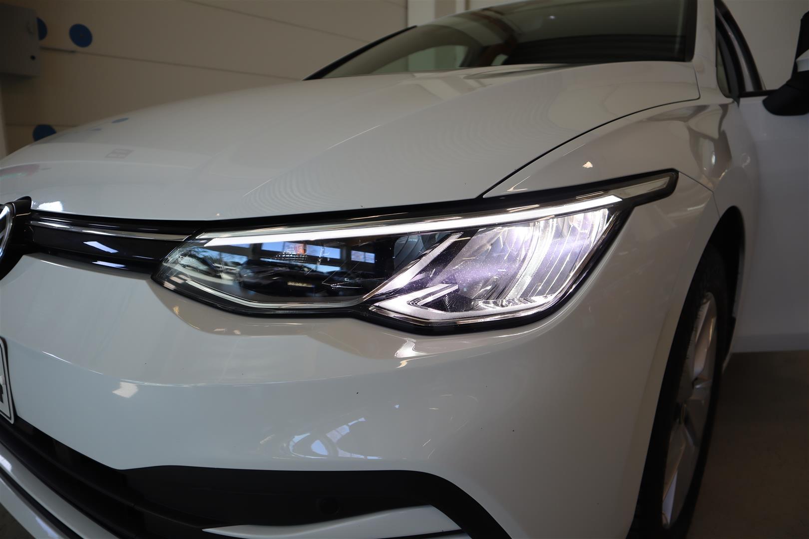 VOLKSWAGEN Golf 2023