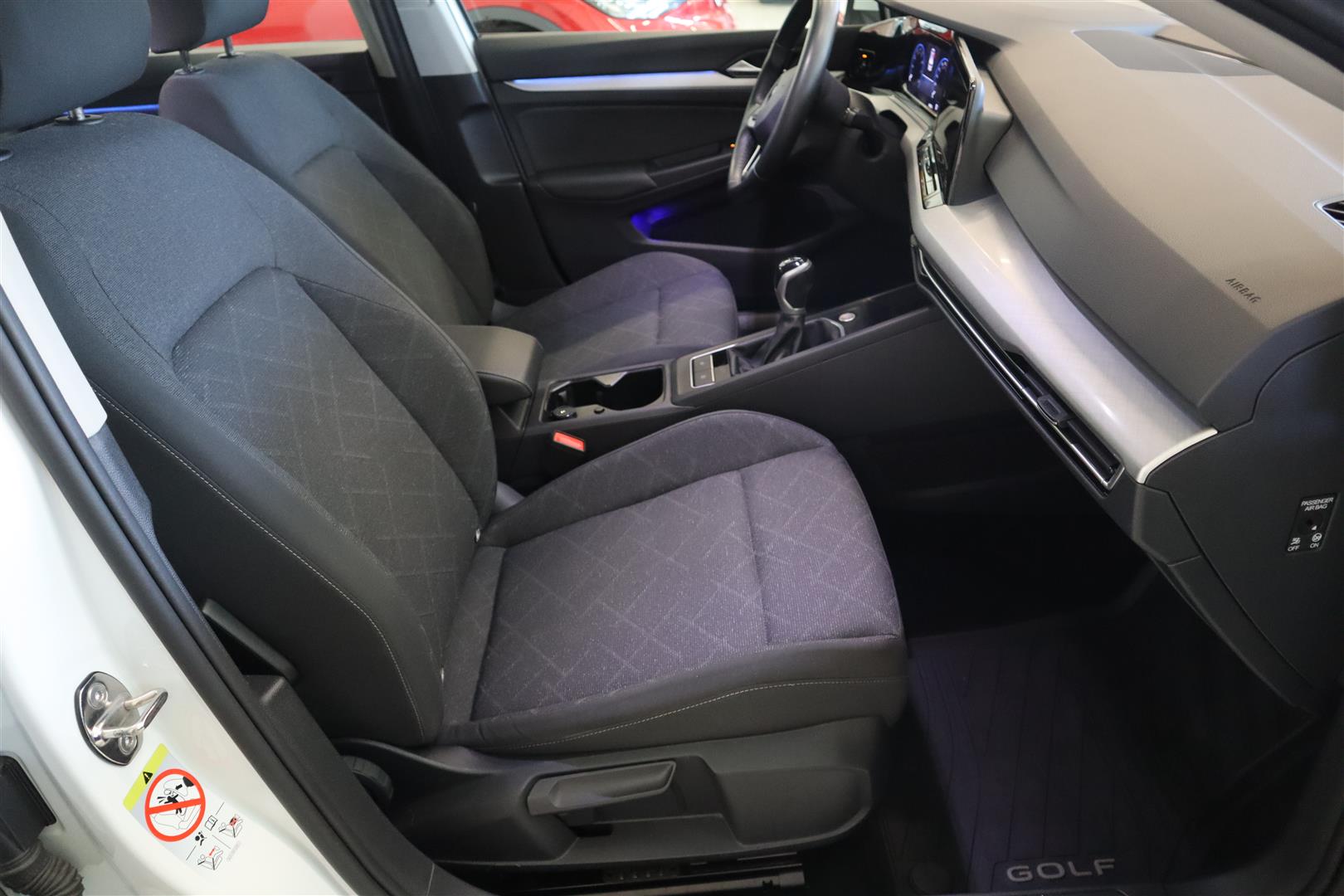 VOLKSWAGEN Golf 2023