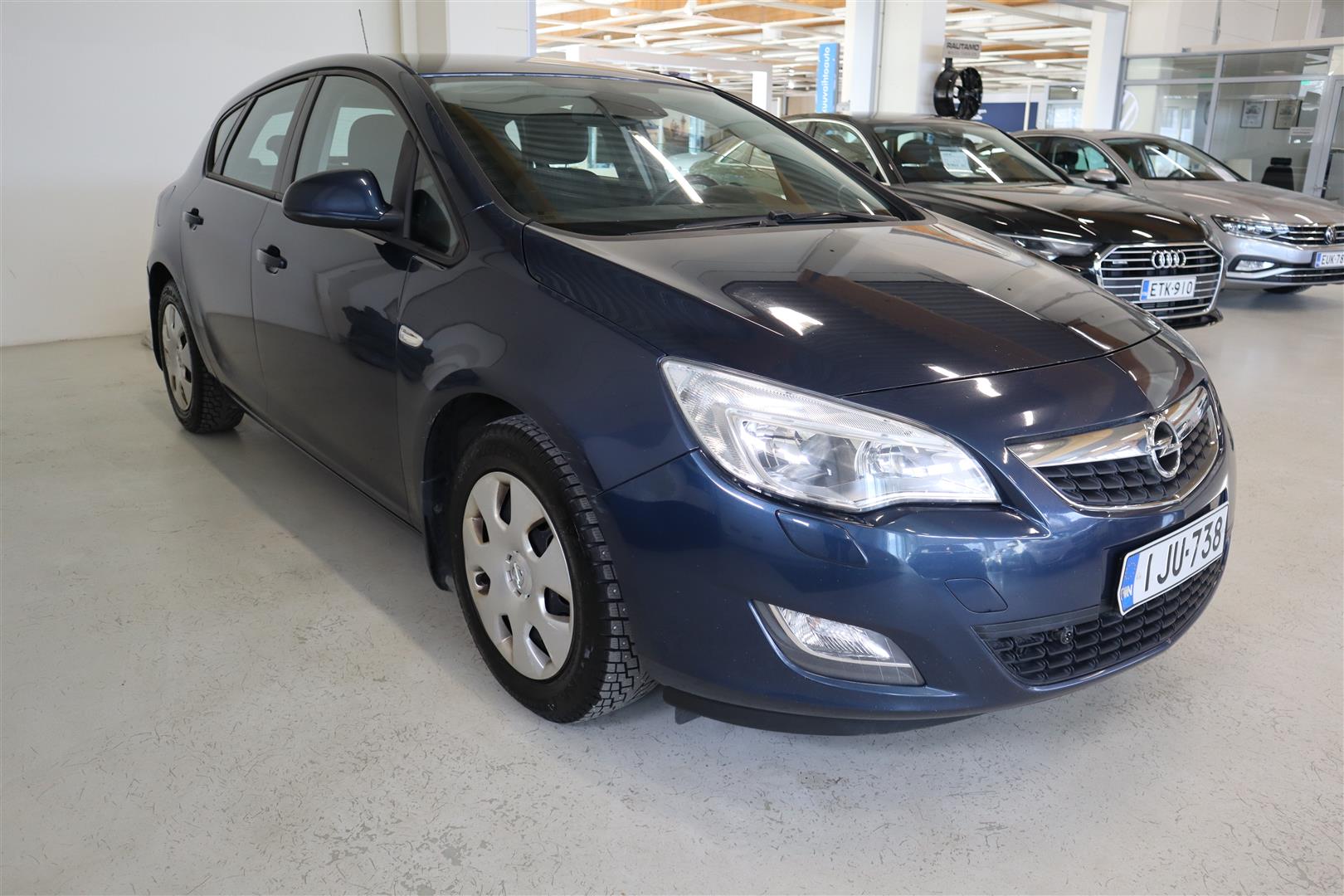 OPEL Astra 2011