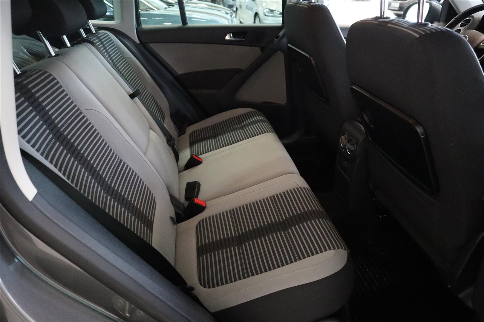 VOLKSWAGEN Tiguan 2011