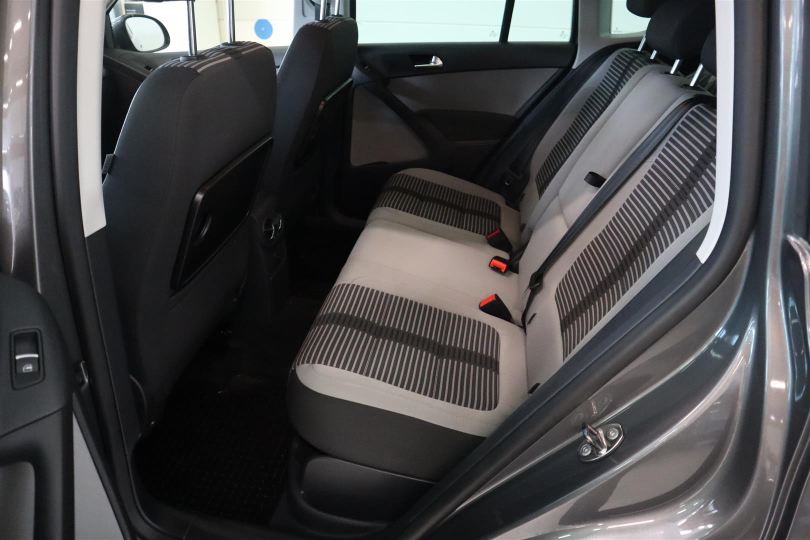 VOLKSWAGEN Tiguan 2011