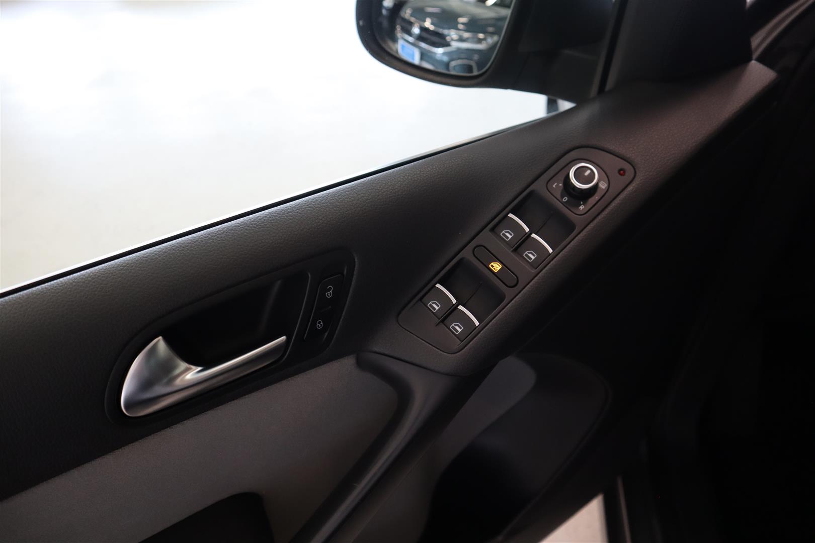 VOLKSWAGEN Tiguan 2011
