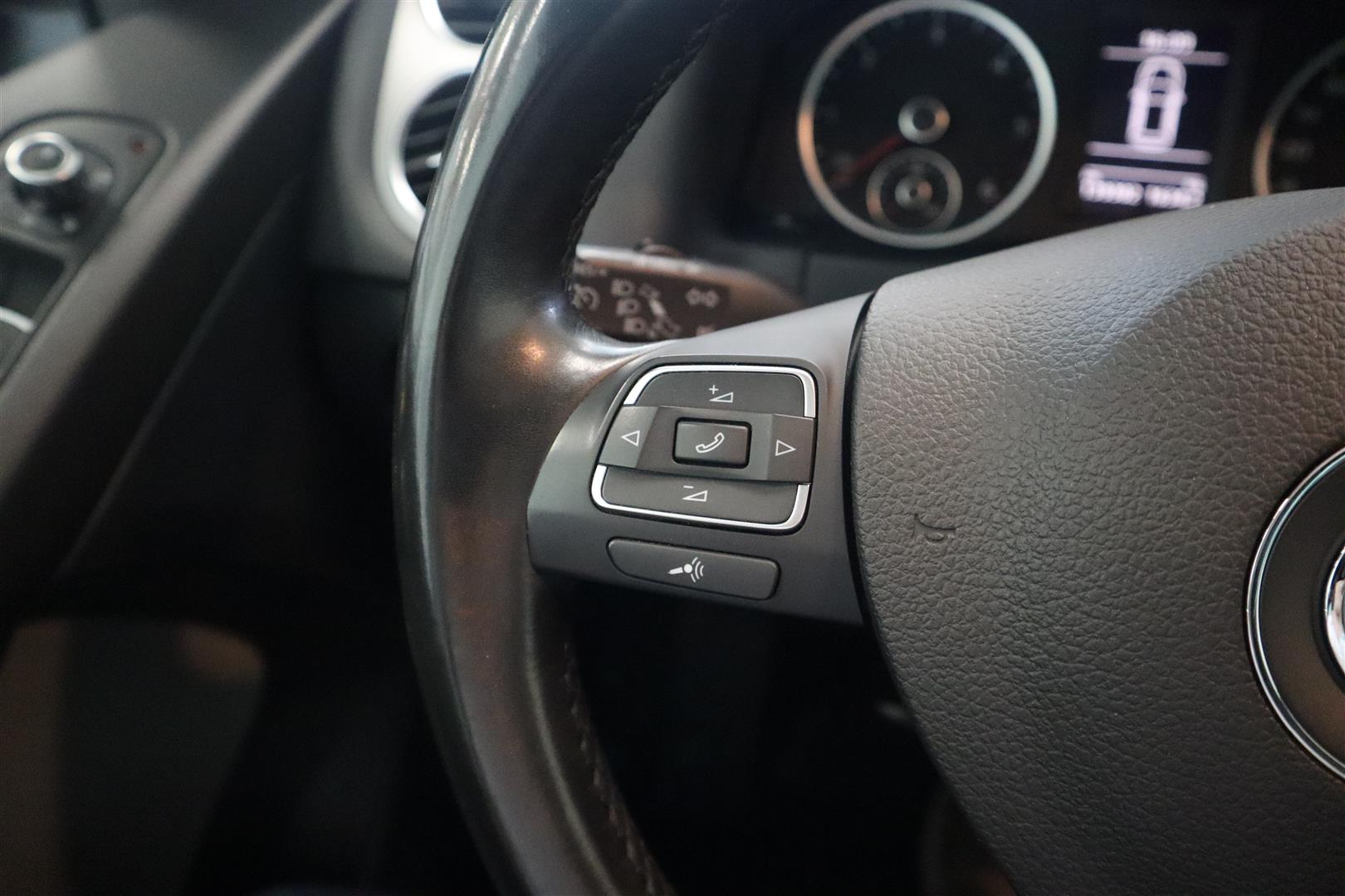VOLKSWAGEN Tiguan 2011