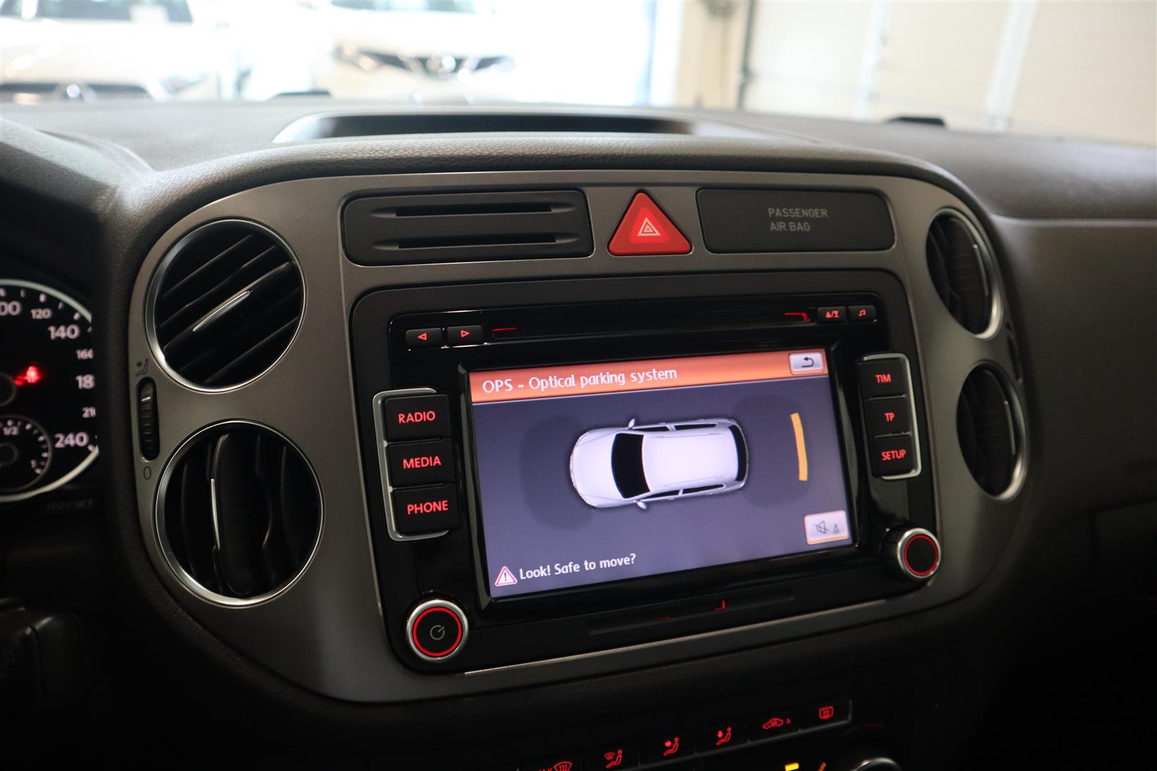 VOLKSWAGEN Tiguan 2011