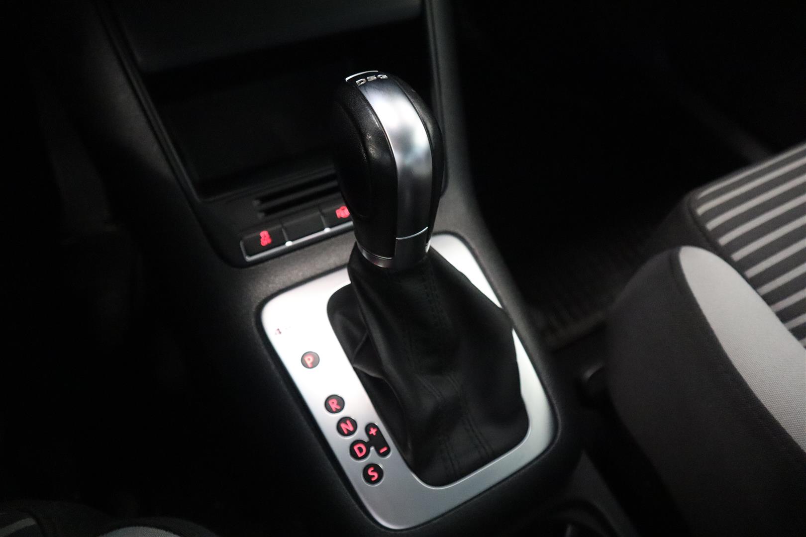 VOLKSWAGEN Tiguan 2011