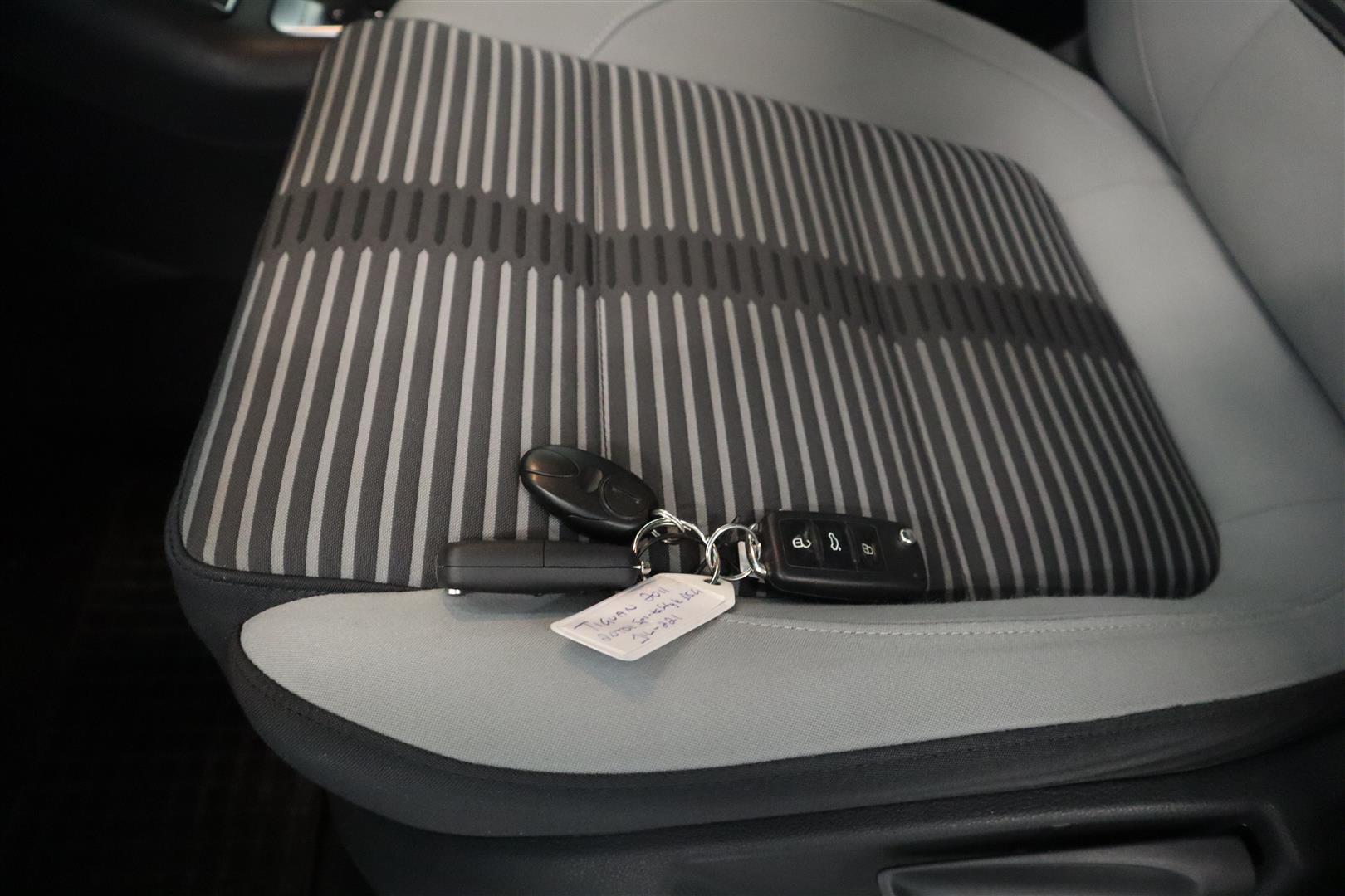 VOLKSWAGEN Tiguan 2011