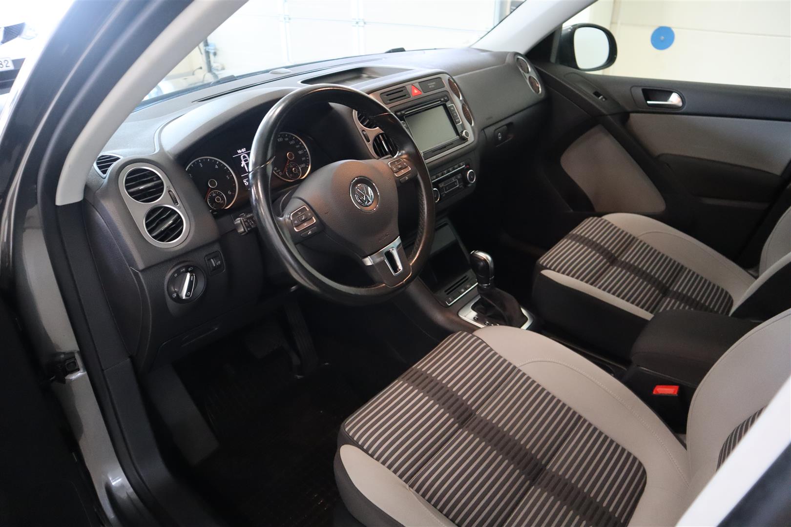 VOLKSWAGEN Tiguan 2011