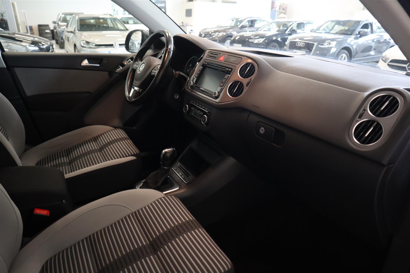 VOLKSWAGEN Tiguan 2011