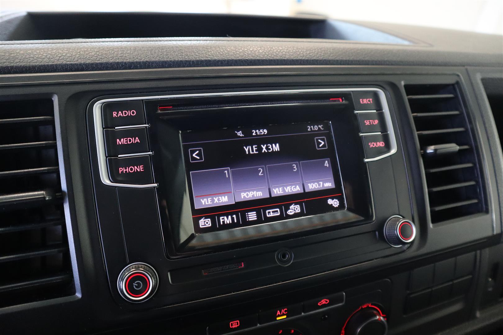 VOLKSWAGEN Transporter 2017