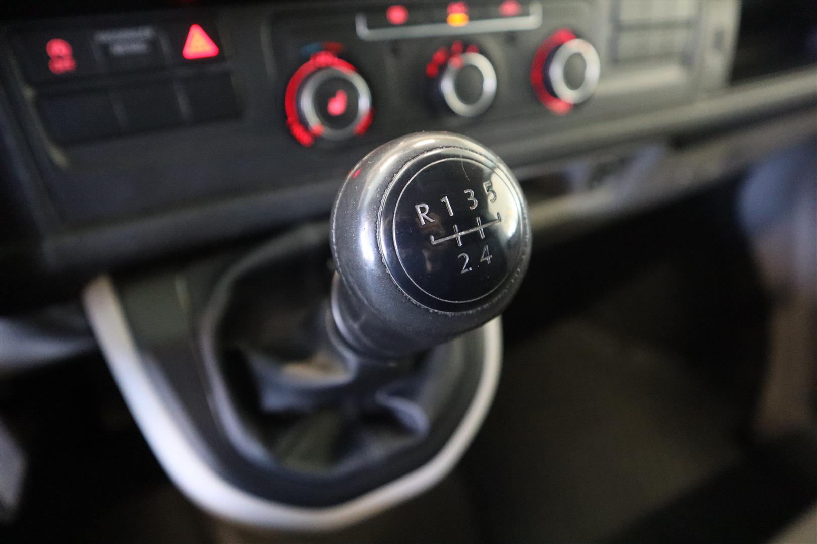 VOLKSWAGEN Transporter 2017