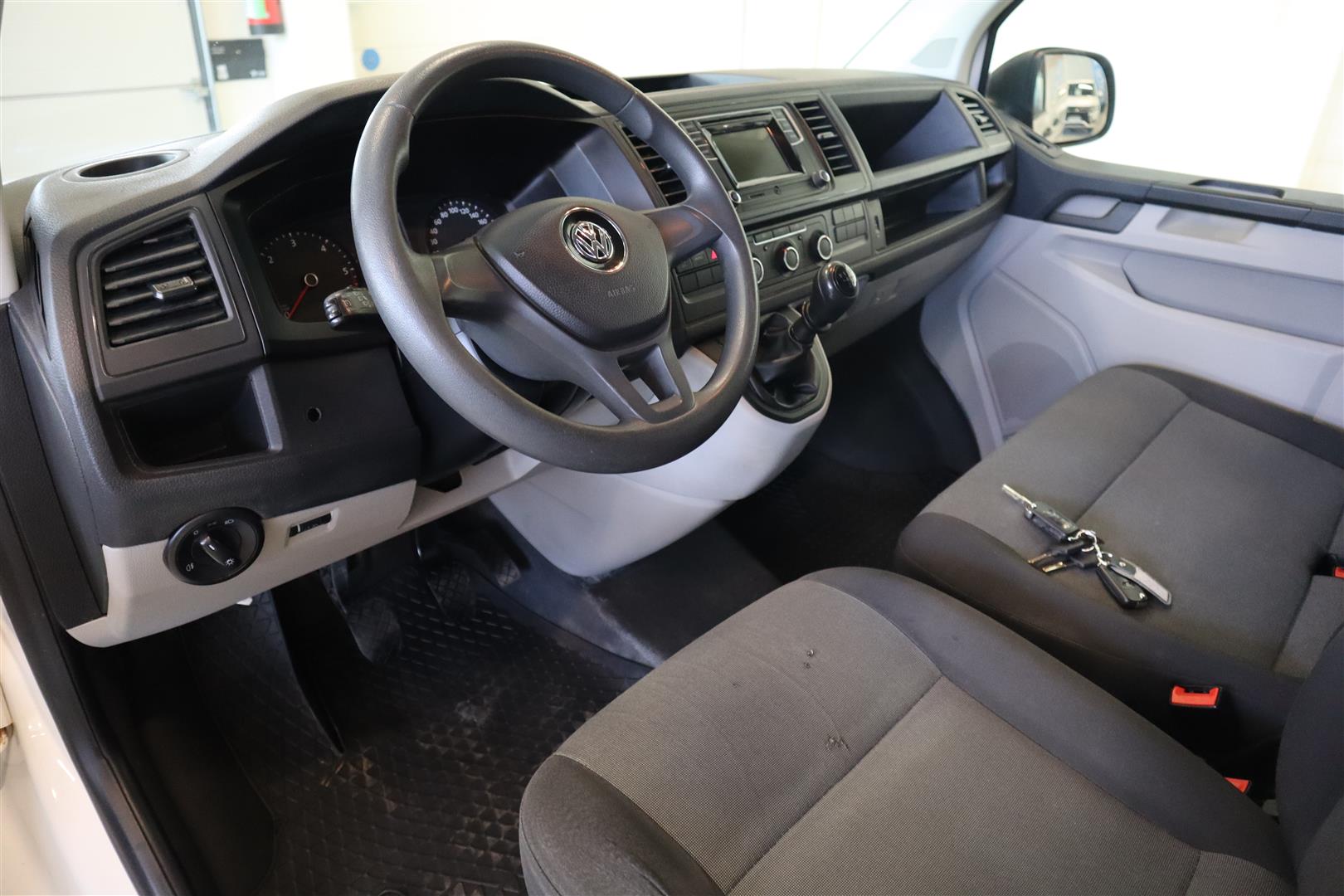 VOLKSWAGEN Transporter 2017