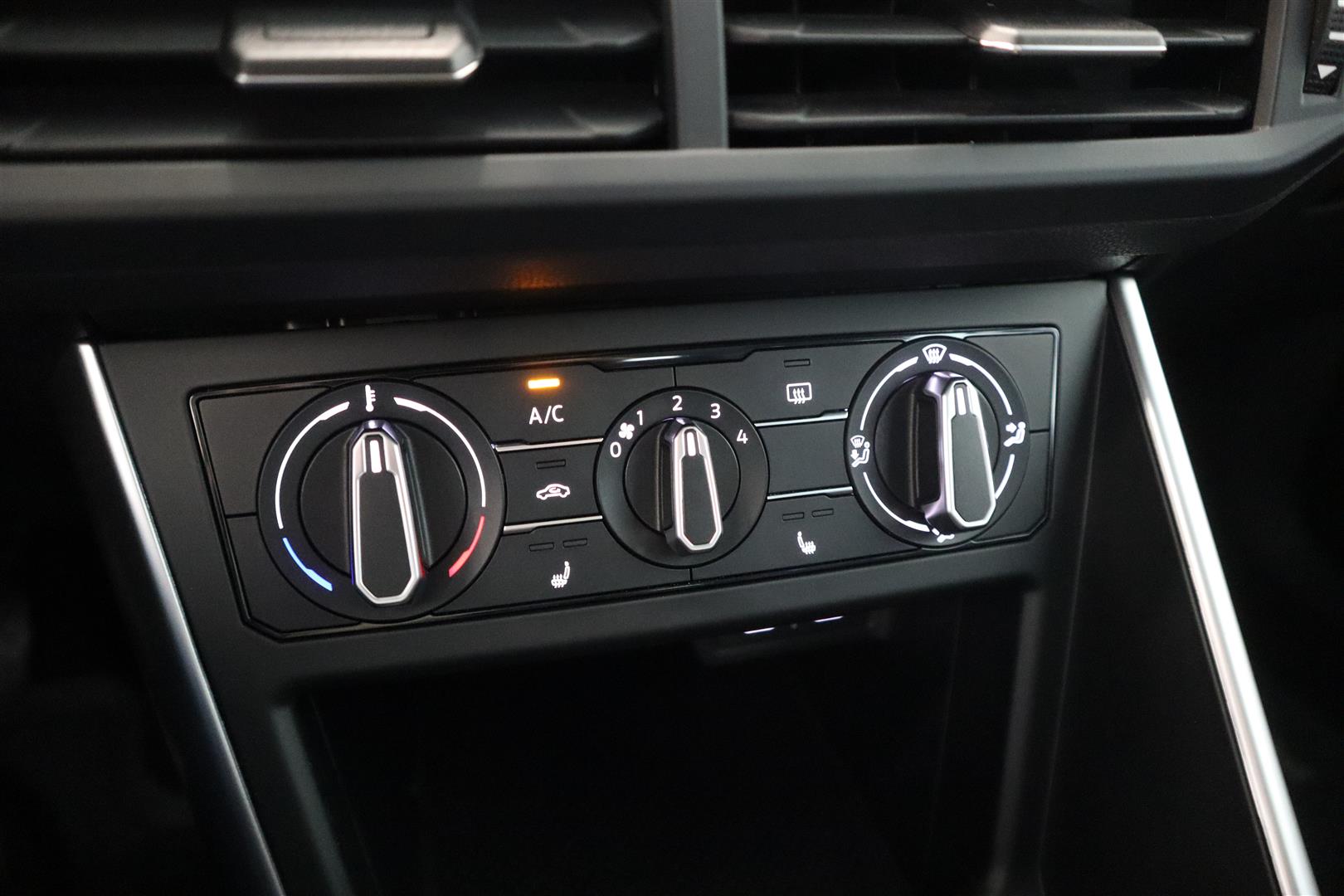VOLKSWAGEN Polo 2023