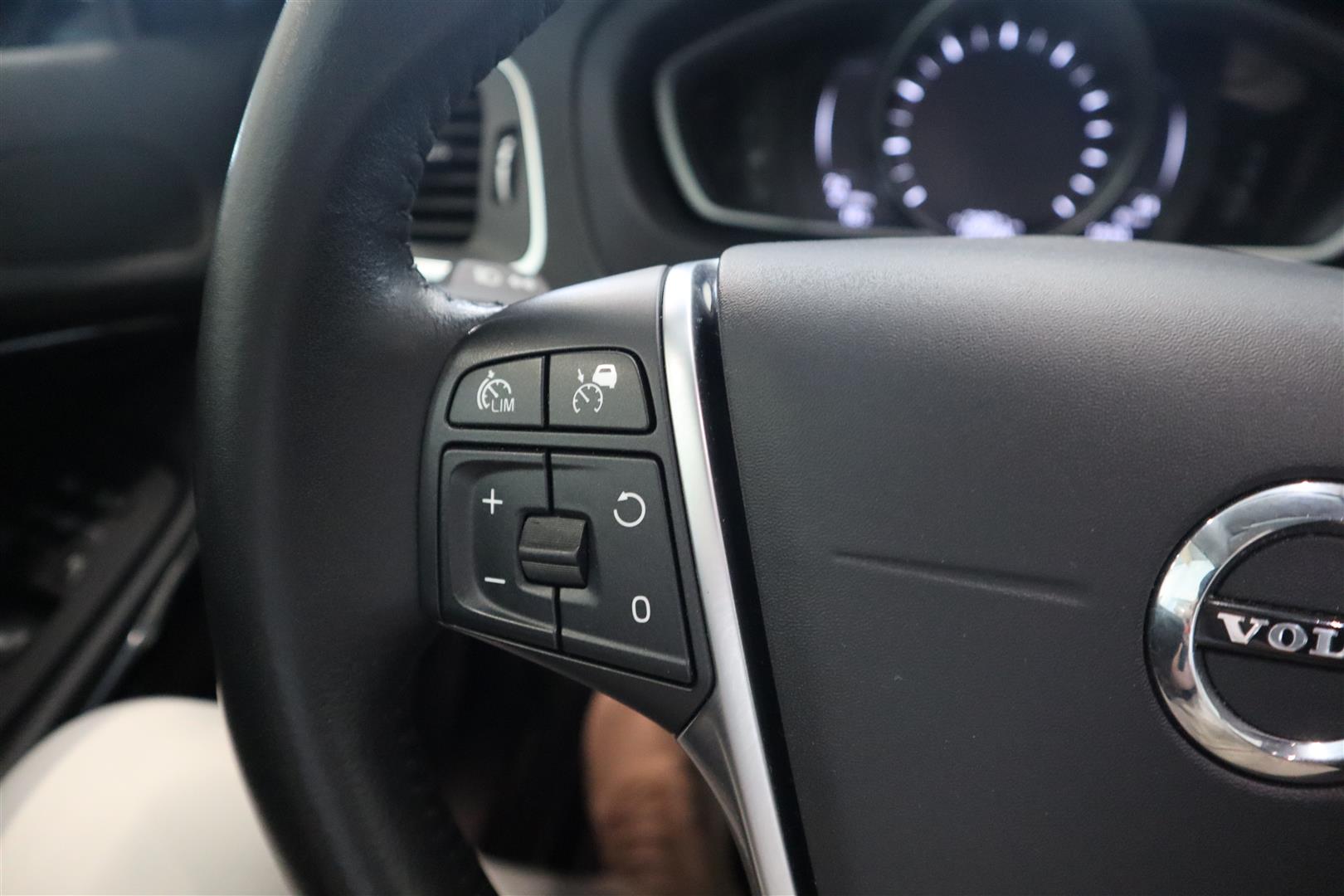 VOLVO V40 Cross Country 2018