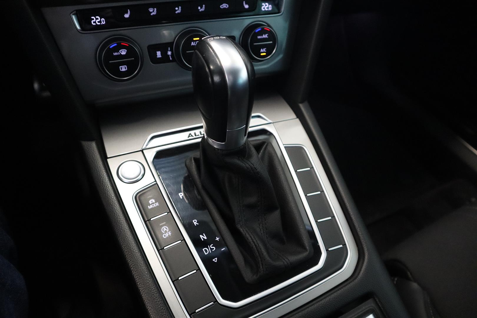 VOLKSWAGEN Passat 2019