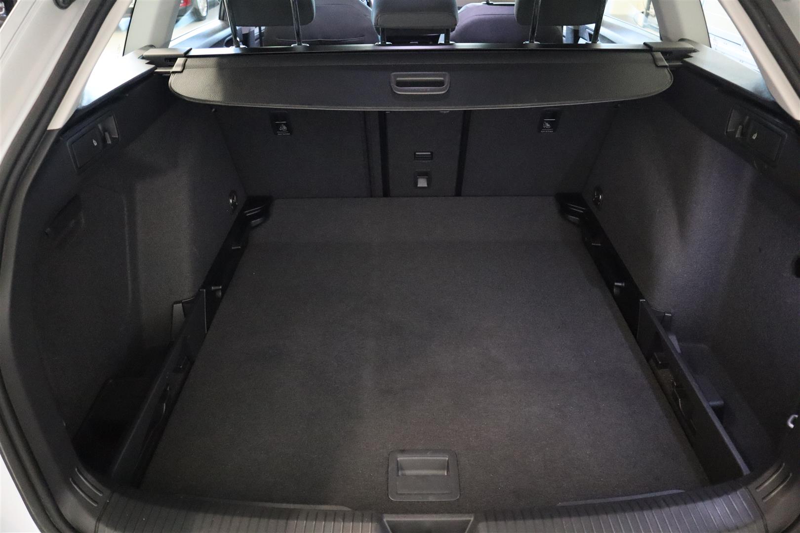 VOLKSWAGEN Golf 2024