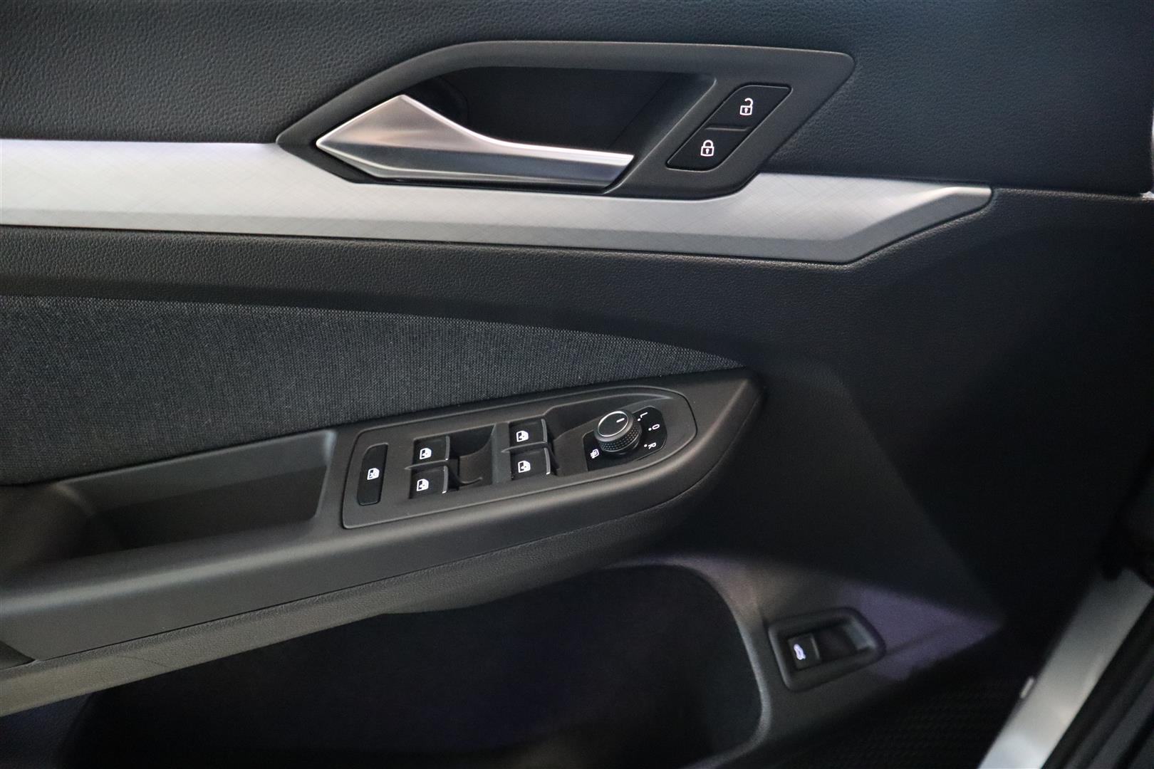 VOLKSWAGEN Golf 2024