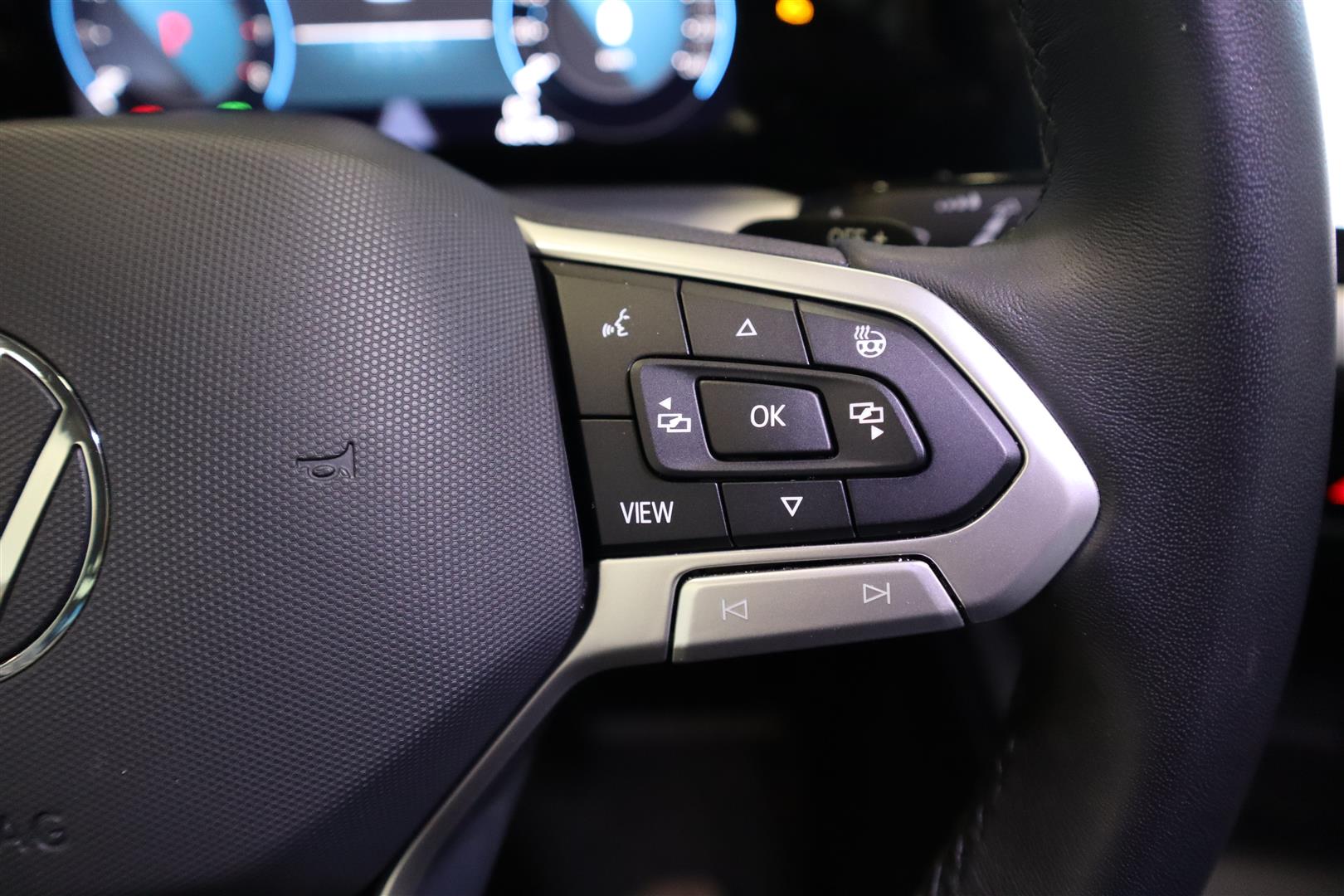 VOLKSWAGEN Golf 2024