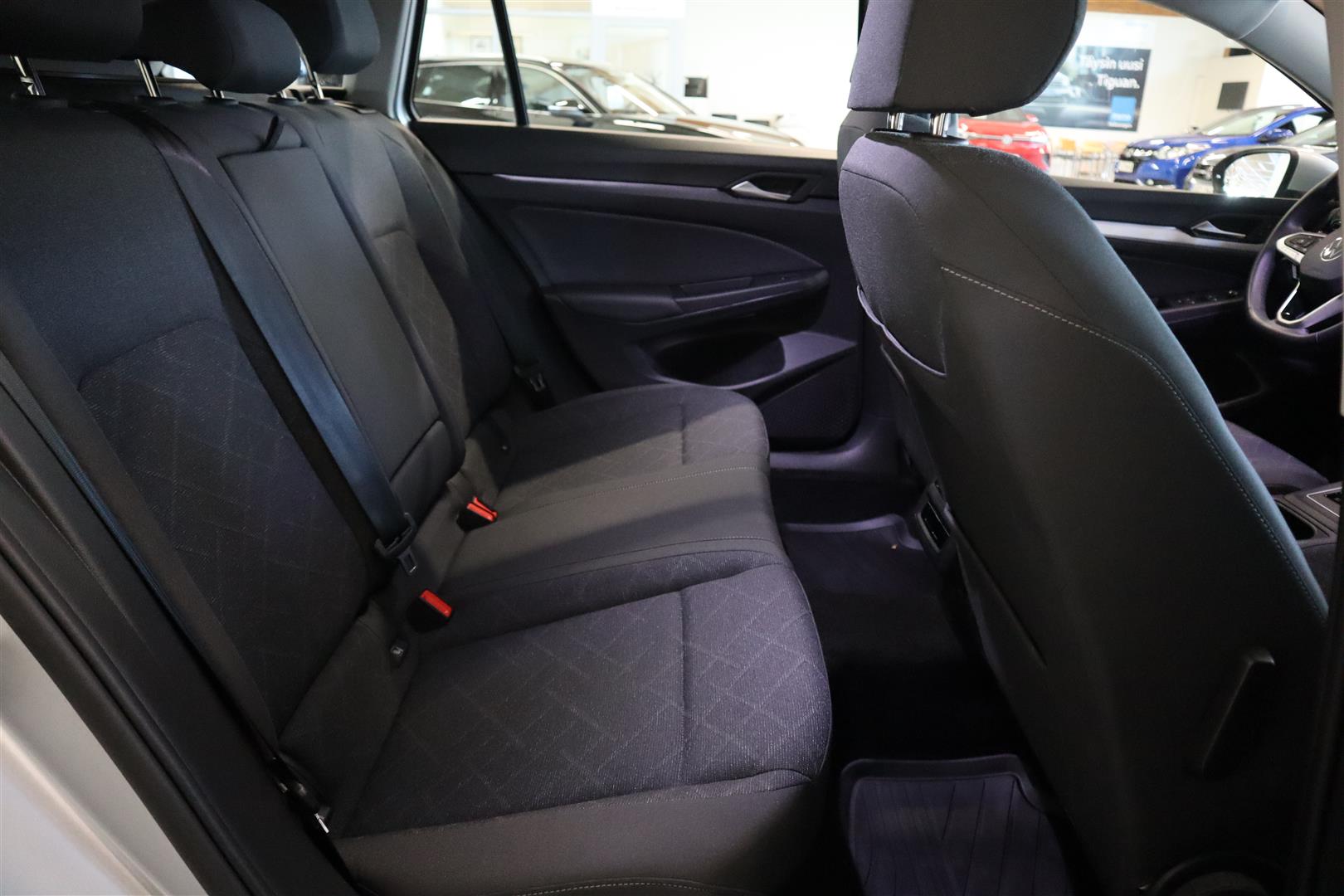 VOLKSWAGEN Golf 2024