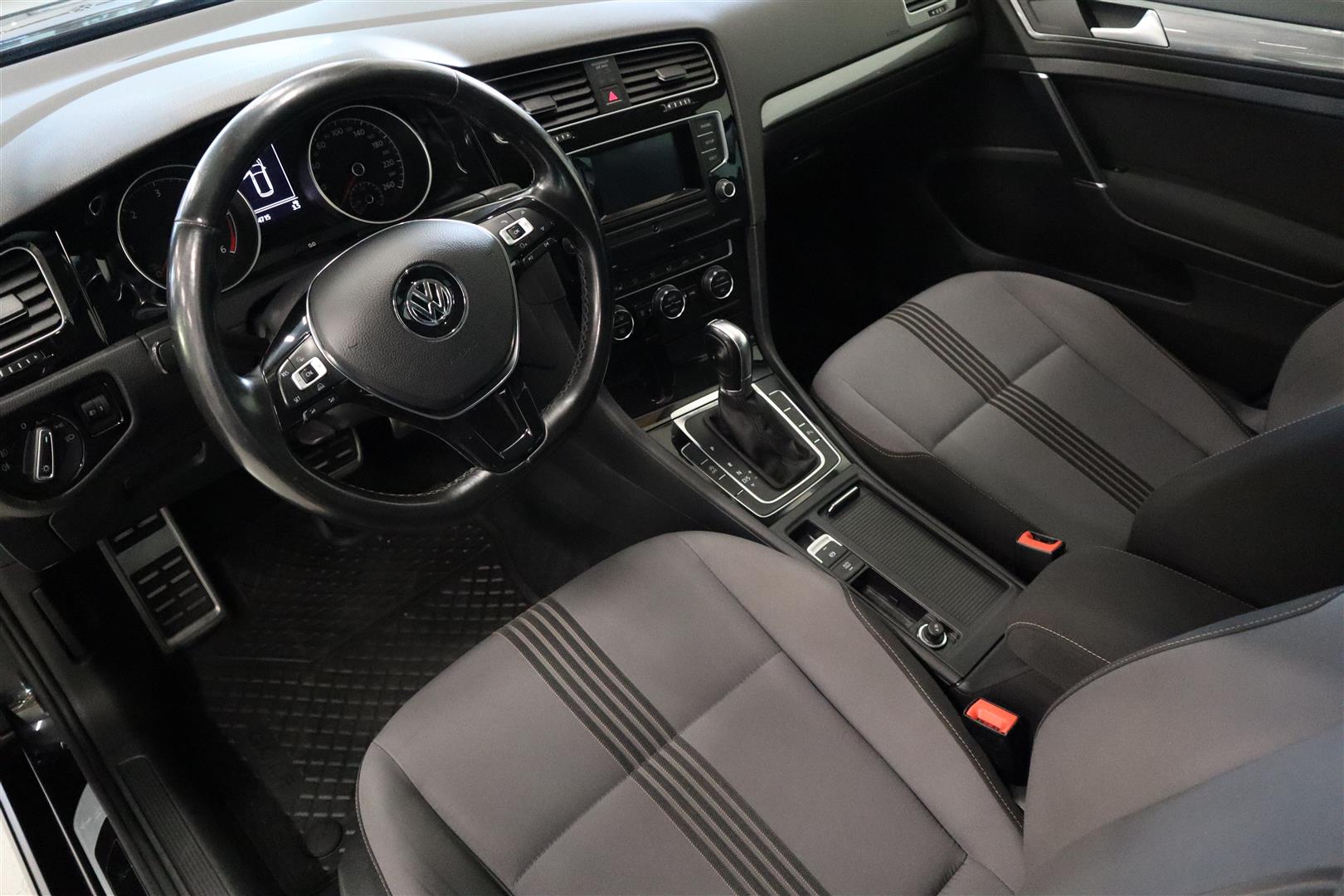VOLKSWAGEN Golf 2016