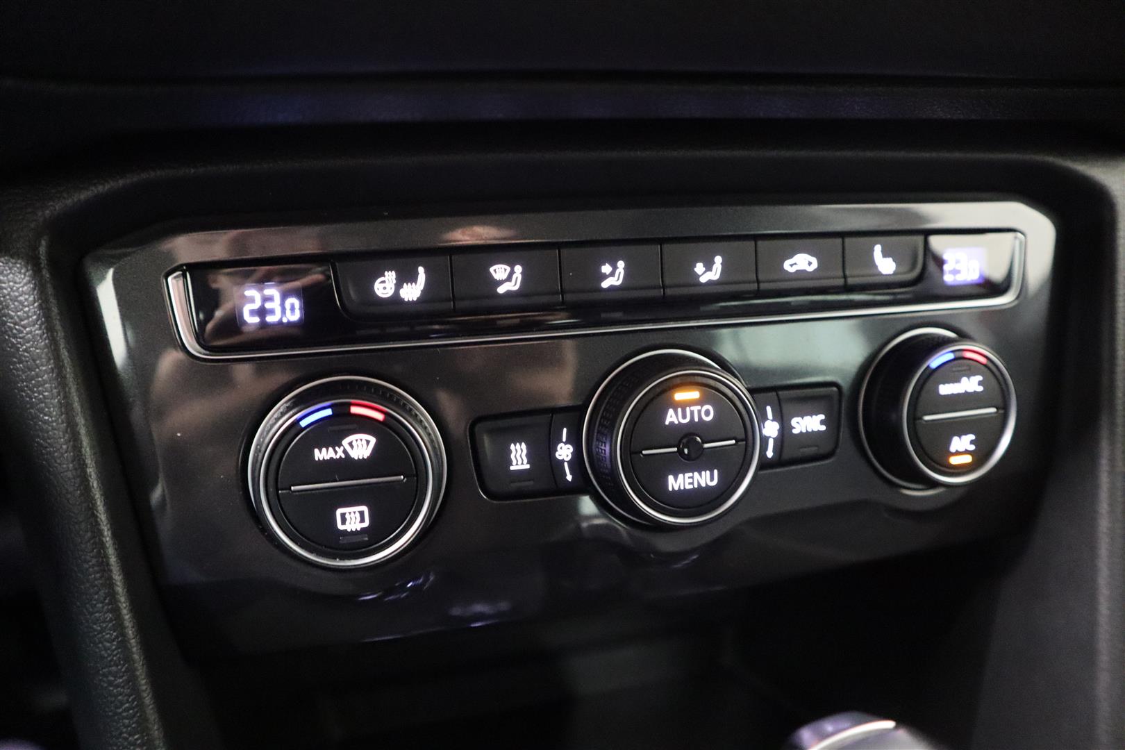 VOLKSWAGEN Tiguan 2016