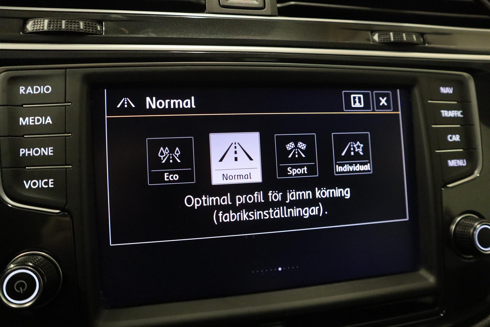 VOLKSWAGEN Tiguan 2016