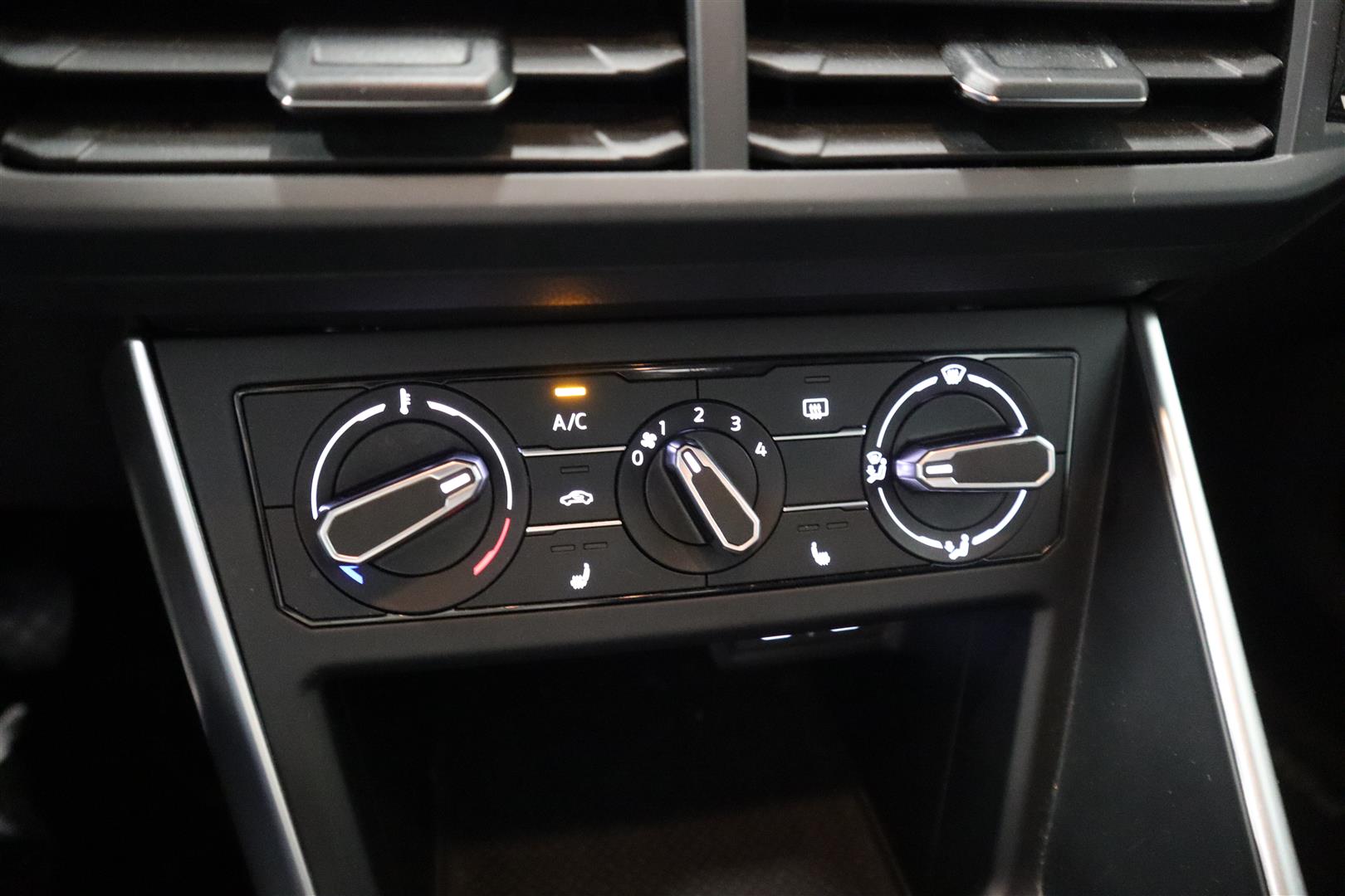 VOLKSWAGEN Polo 2023