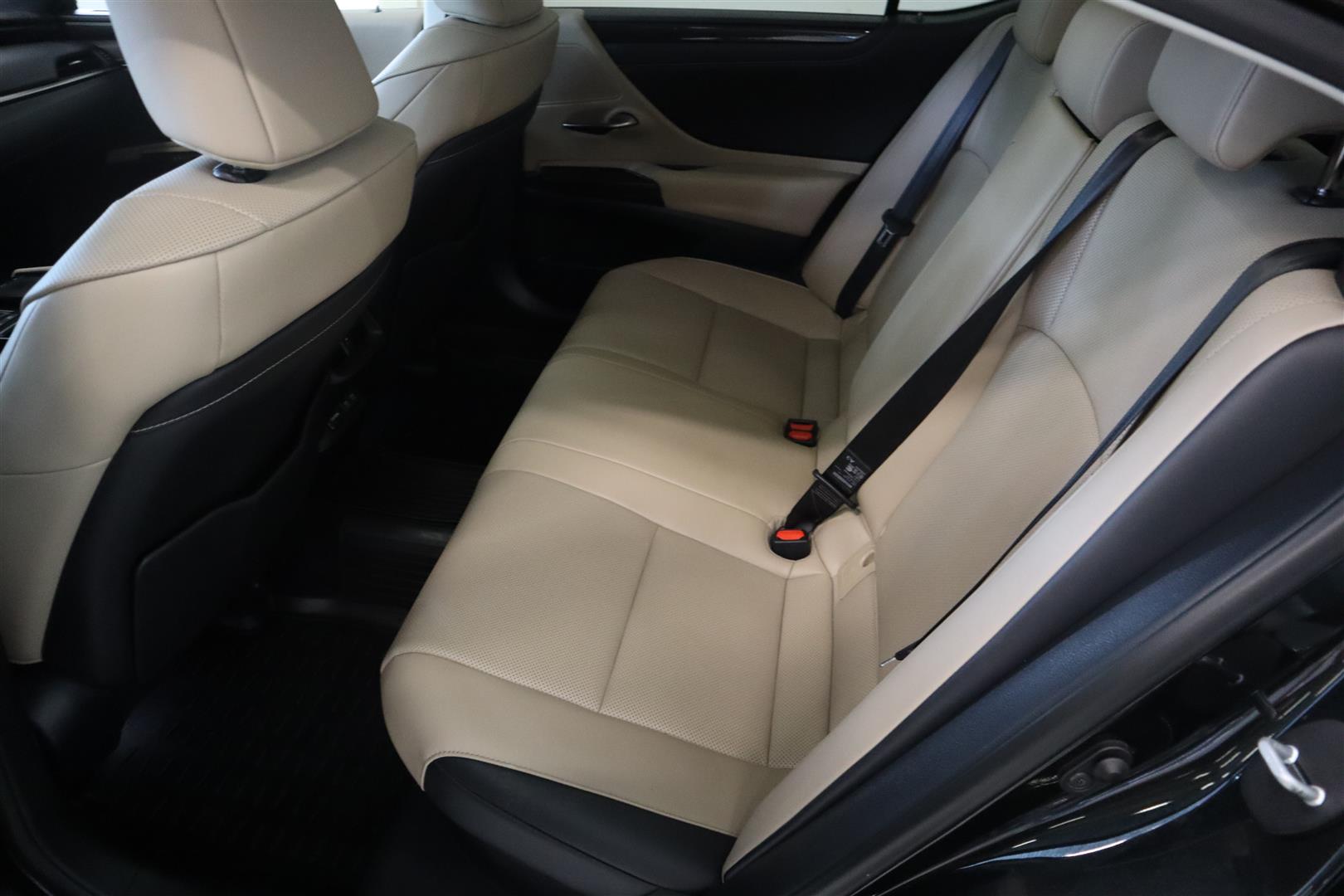 LEXUS ES 2020