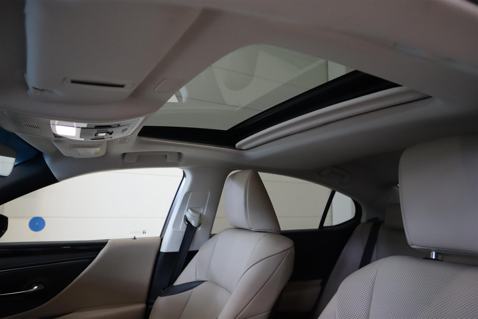 LEXUS ES 2020