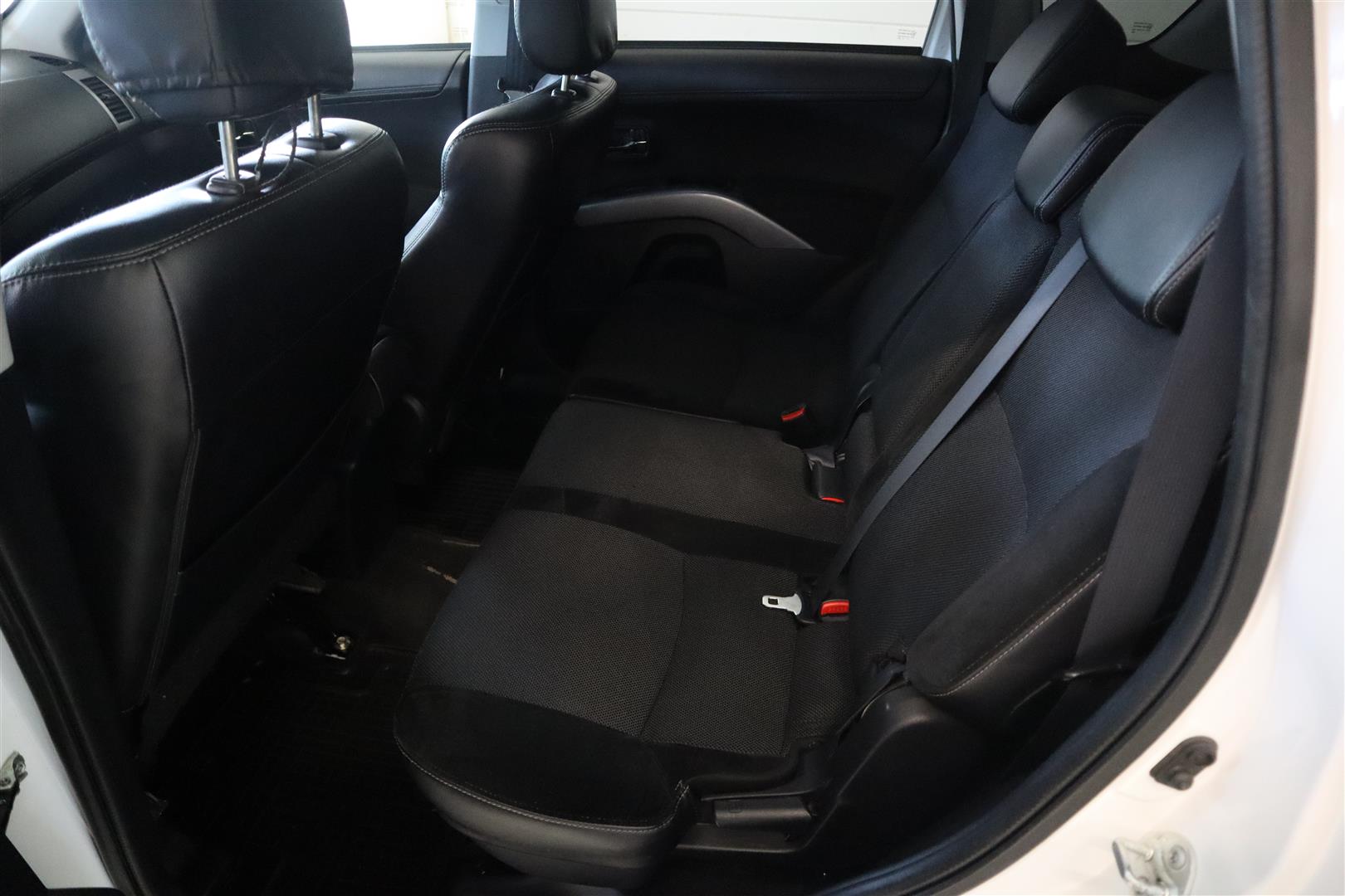 MITSUBISHI Outlander 2012