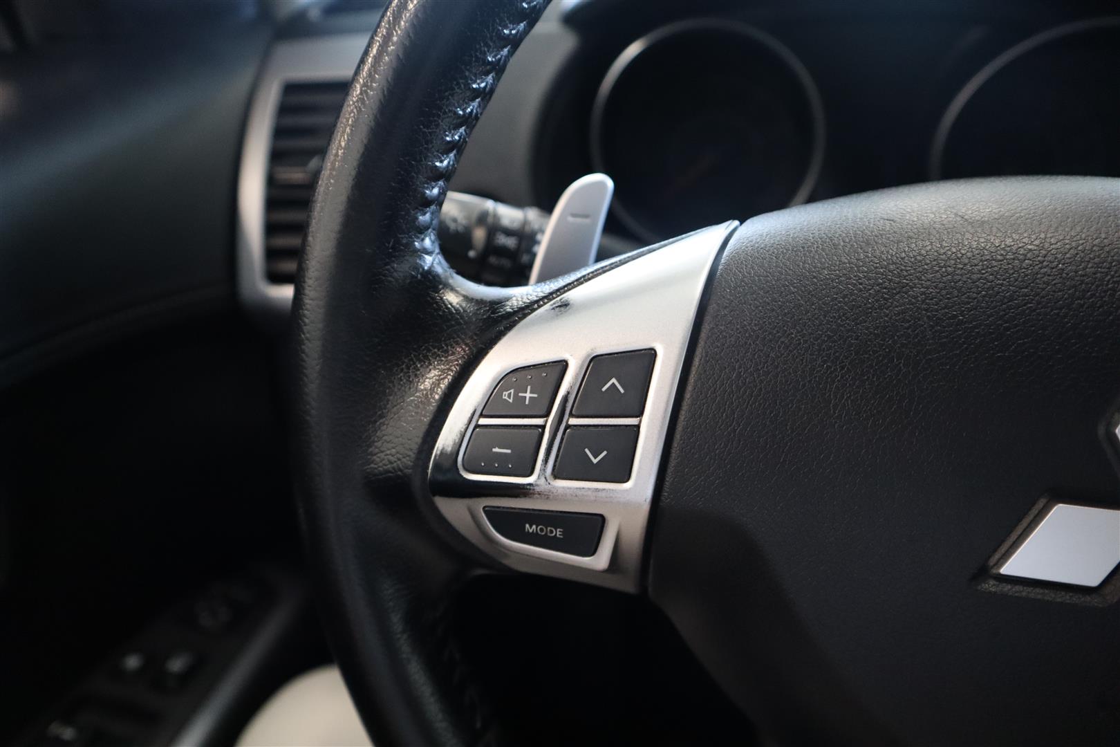 MITSUBISHI Outlander 2012