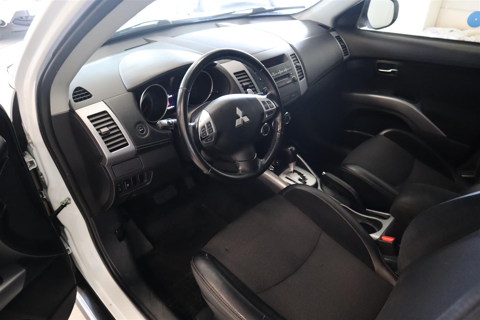 MITSUBISHI Outlander 2012